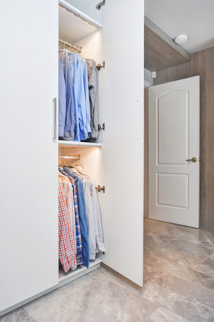 cornwall-ontario-primary-bedroom-closet-design