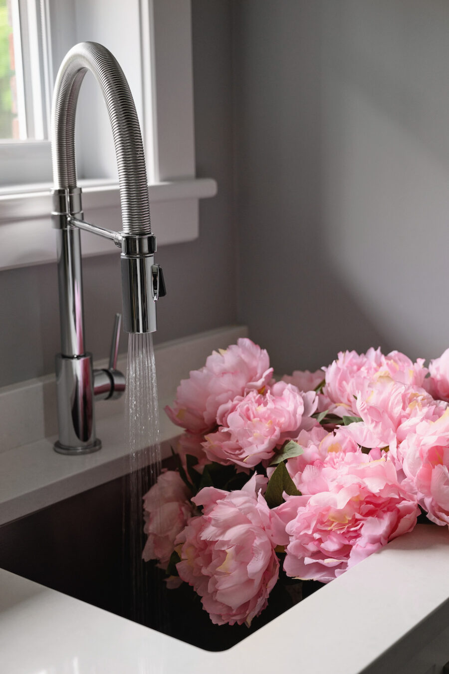 laundry-room-sink-pink-flowers