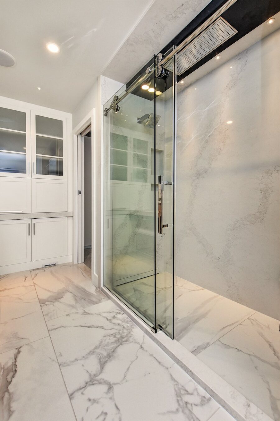 sheridan-interiors-shower-detail-glass-shower-door