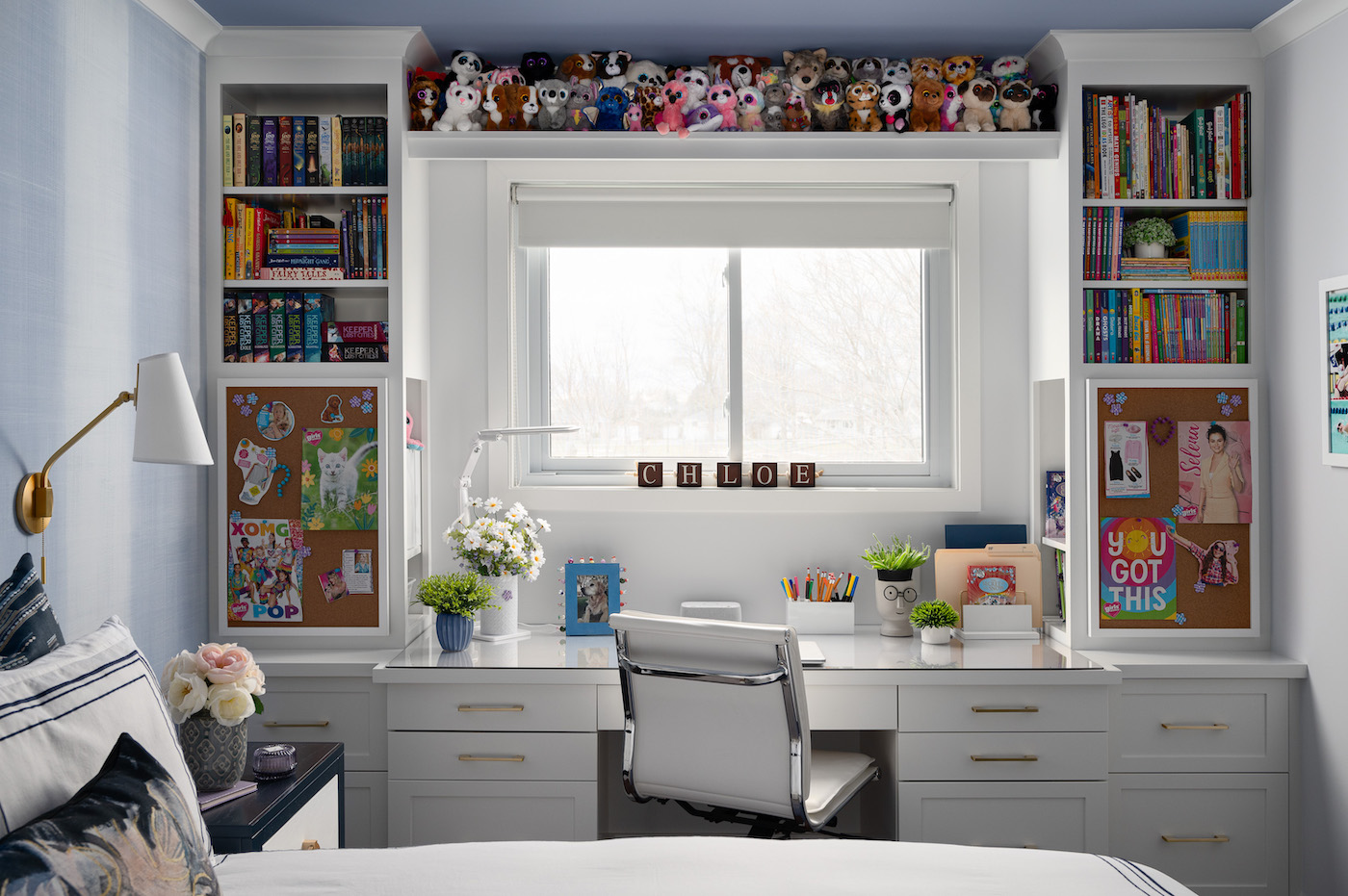 sheridan-interiors-girls-bedroom-built-in-desk-bookshelves